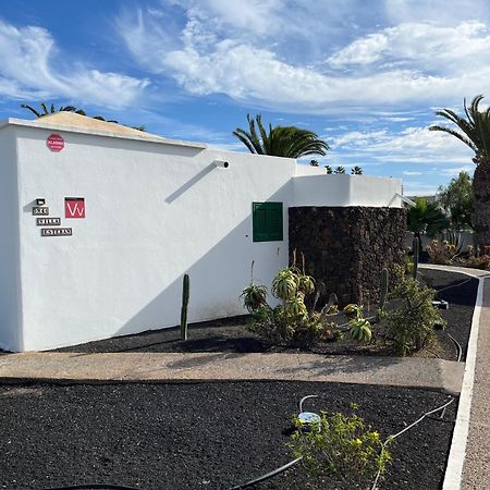 Villa Esteban Playa Blanca  Exterior photo
